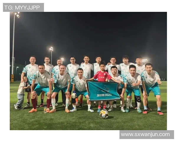 球星个性化球衣设计与足球赛场风采完美融合的视觉盛宴